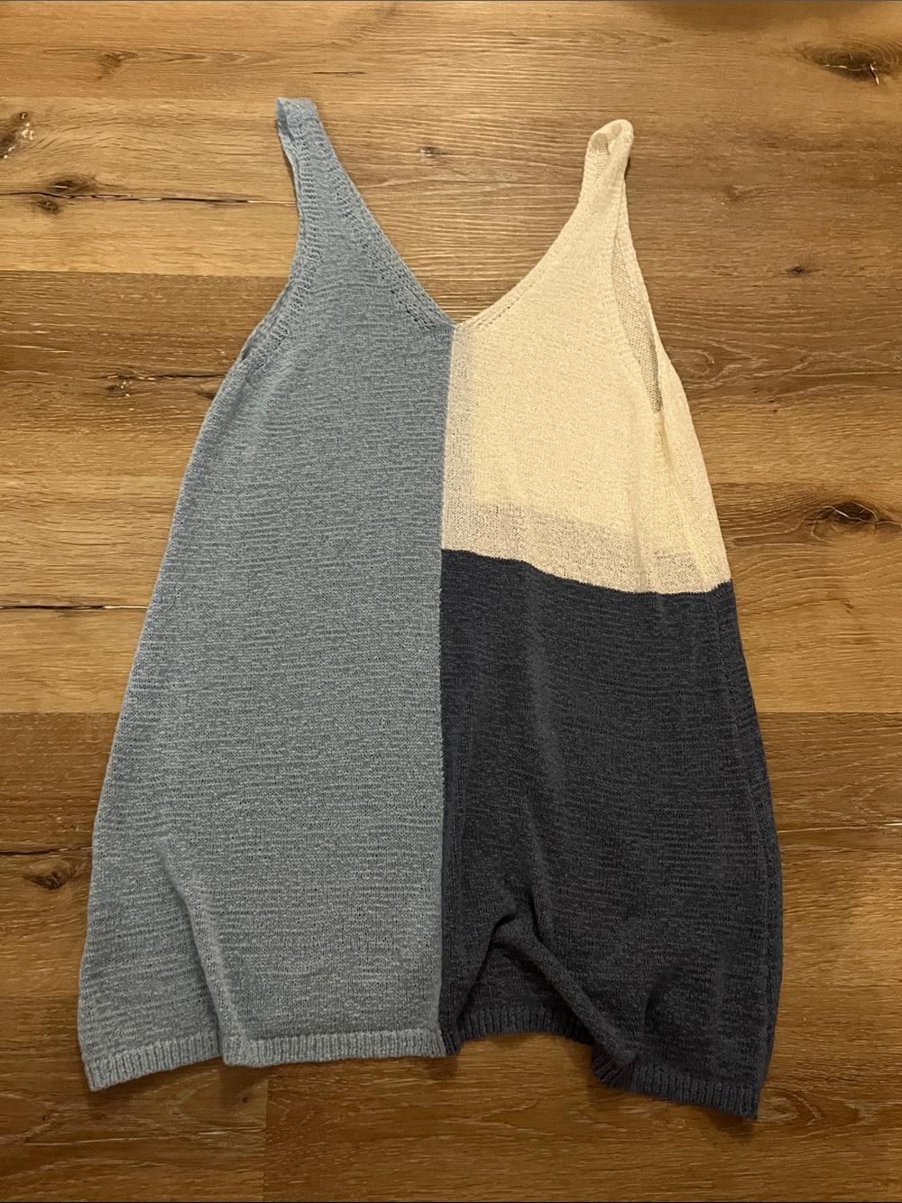 Colorblock V-Neck Knit Bodysuit in light blue, Cream & navy